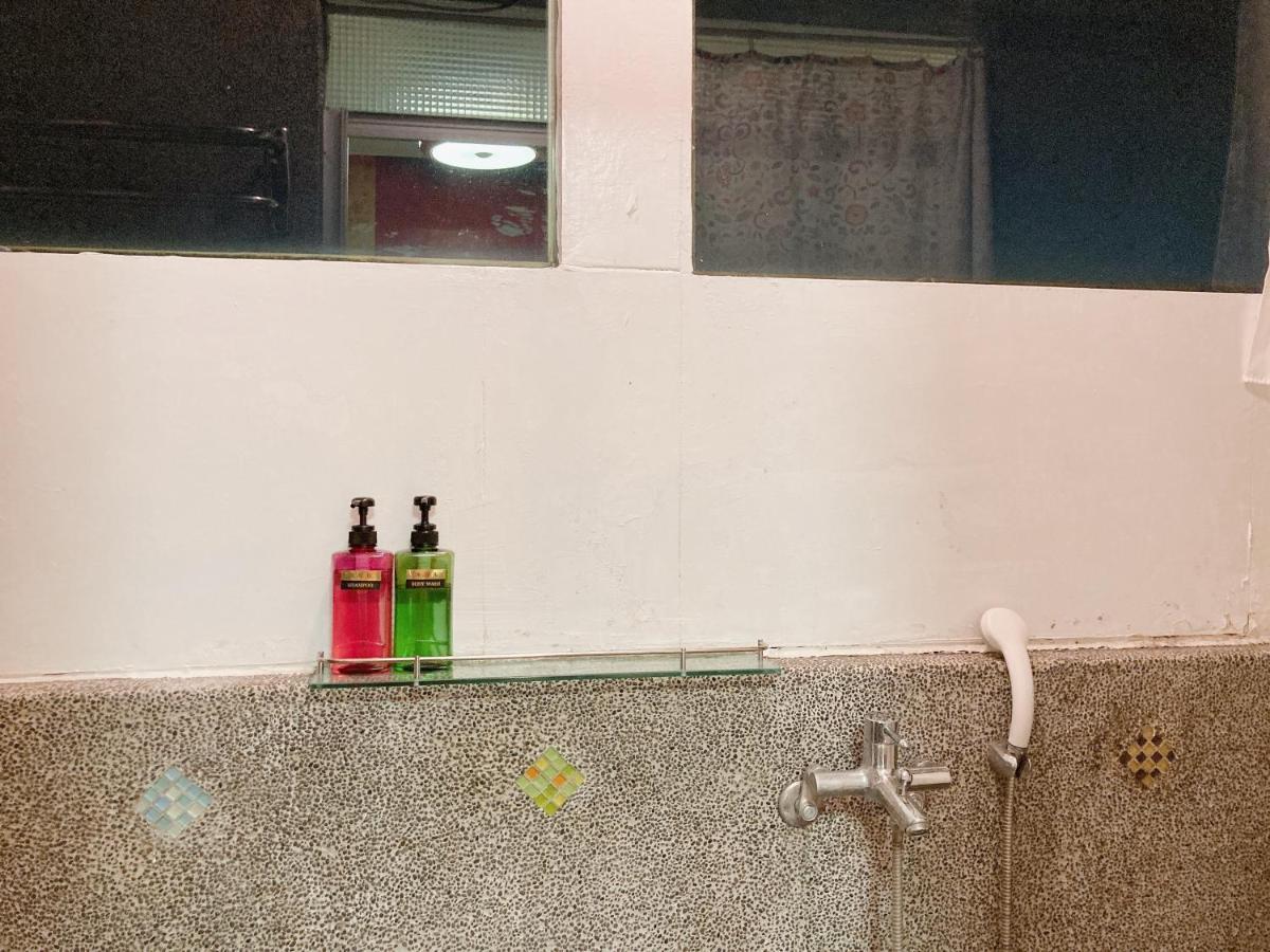 Apartamento 台南富居tainan Fu House預訂後請主動聯繫做確認才保留訂房 Exterior foto