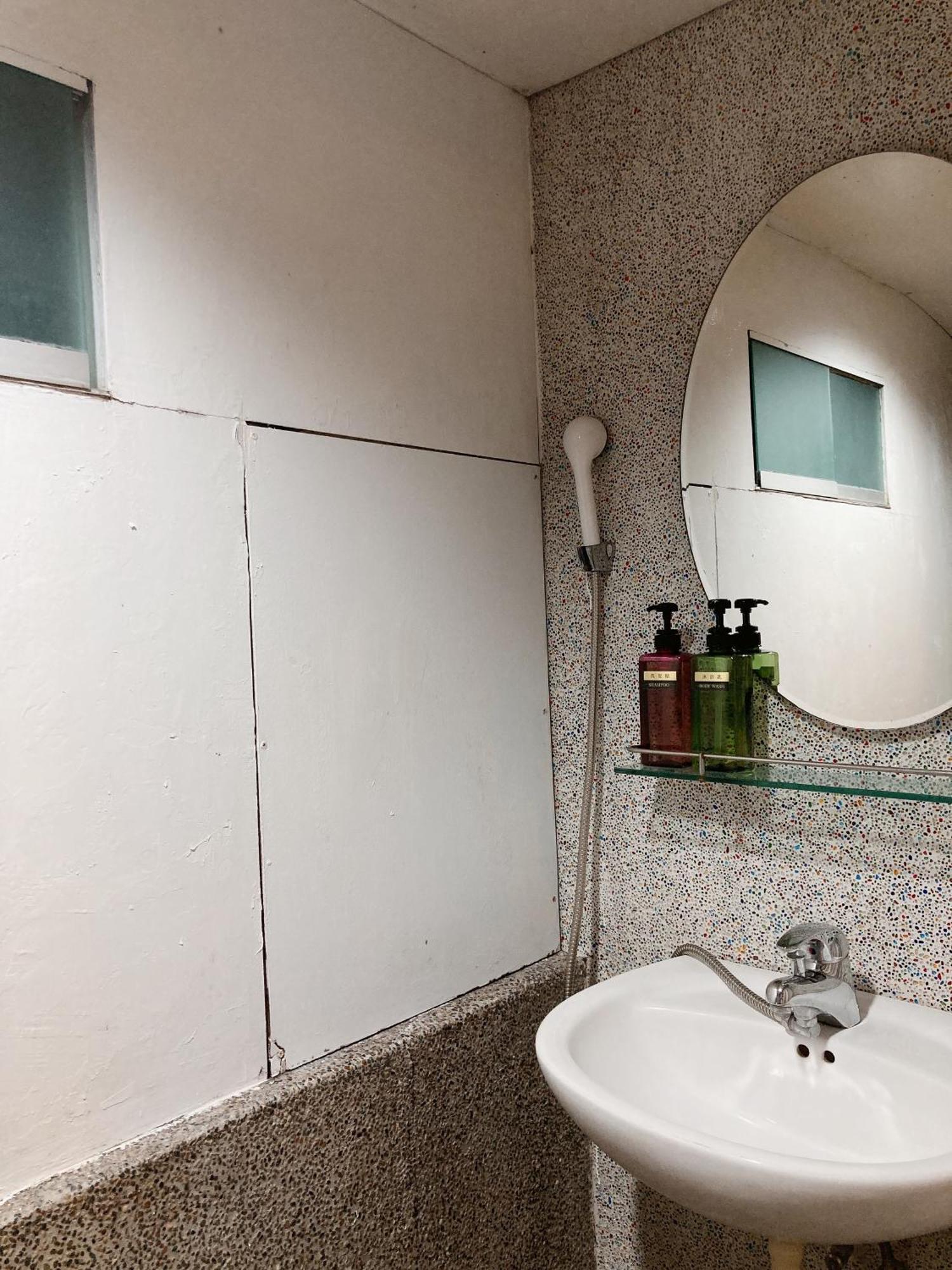 Apartamento 台南富居tainan Fu House預訂後請主動聯繫做確認才保留訂房 Exterior foto